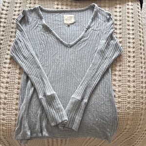 Light Gray V-Neck Knit Long Sleeve T-Shirt.